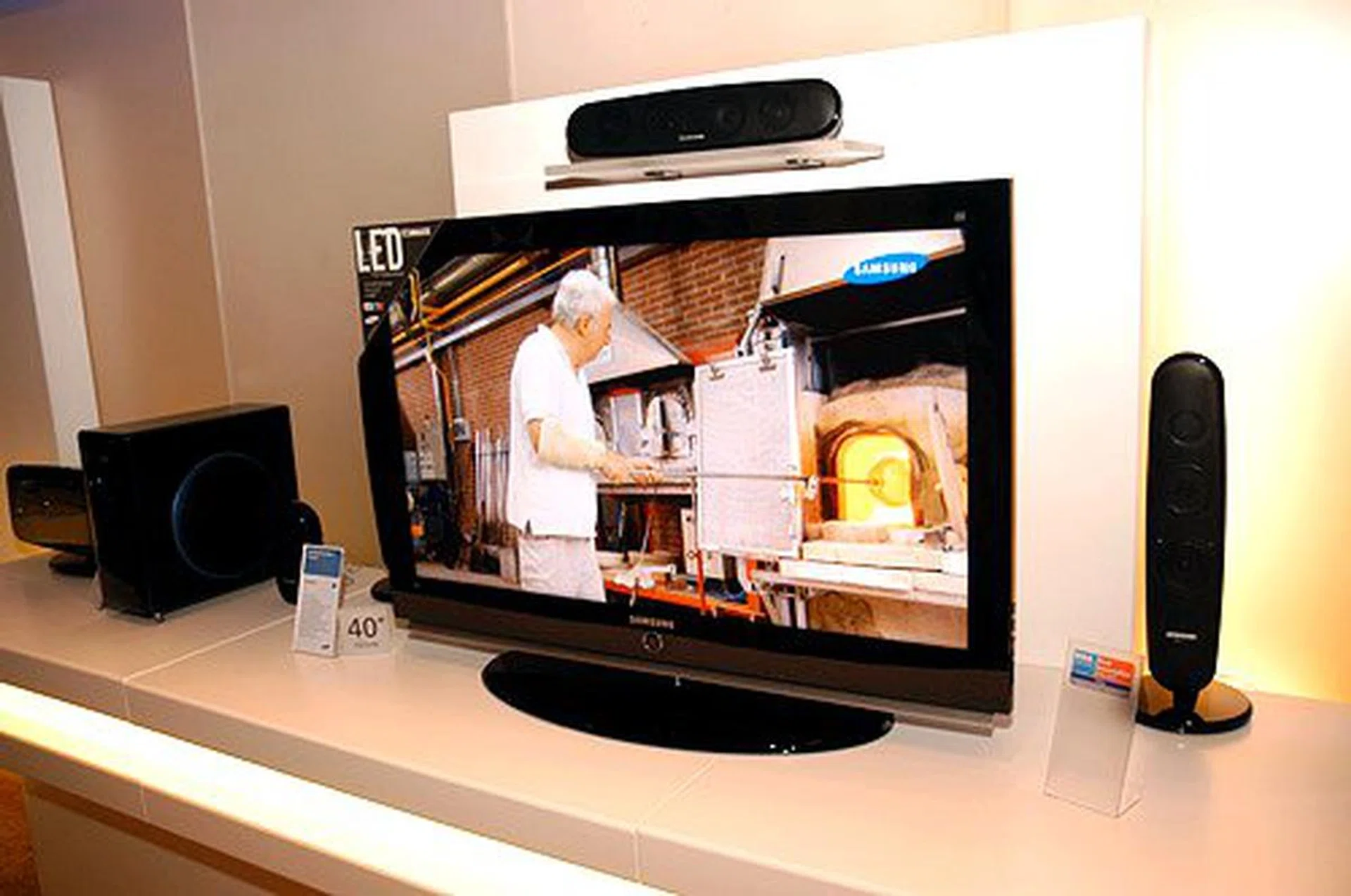 Samsung showed a 40-inch LCD TV with high powered LED Backlight technology. This gives it 146% wide color gamut and a high contrast ratio of 10,000:1. It is also based on Samsung's exclusive 100 Hertz video technology but more importantly, its LED technology helps increase the panel life two fold compared to previous CCFL panels. The light source is also environmentally friendly because it uses no mercury.