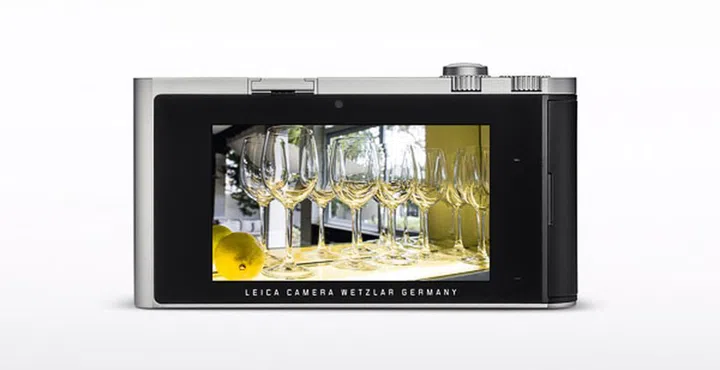 The Leica T features a 3.7" TFT LCD touchscreen.