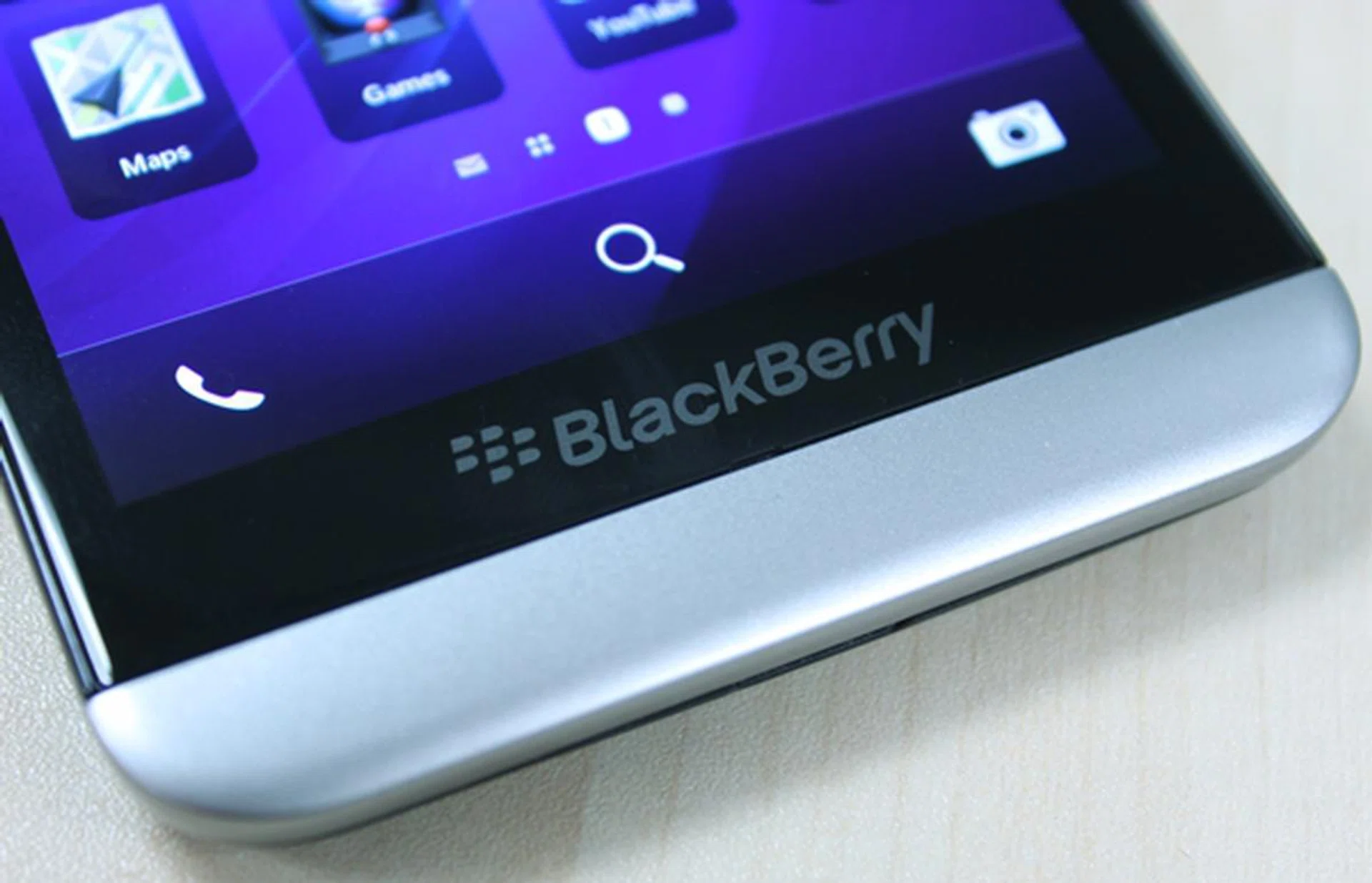 Awkward silver finish to an otherwise well built smartphone.