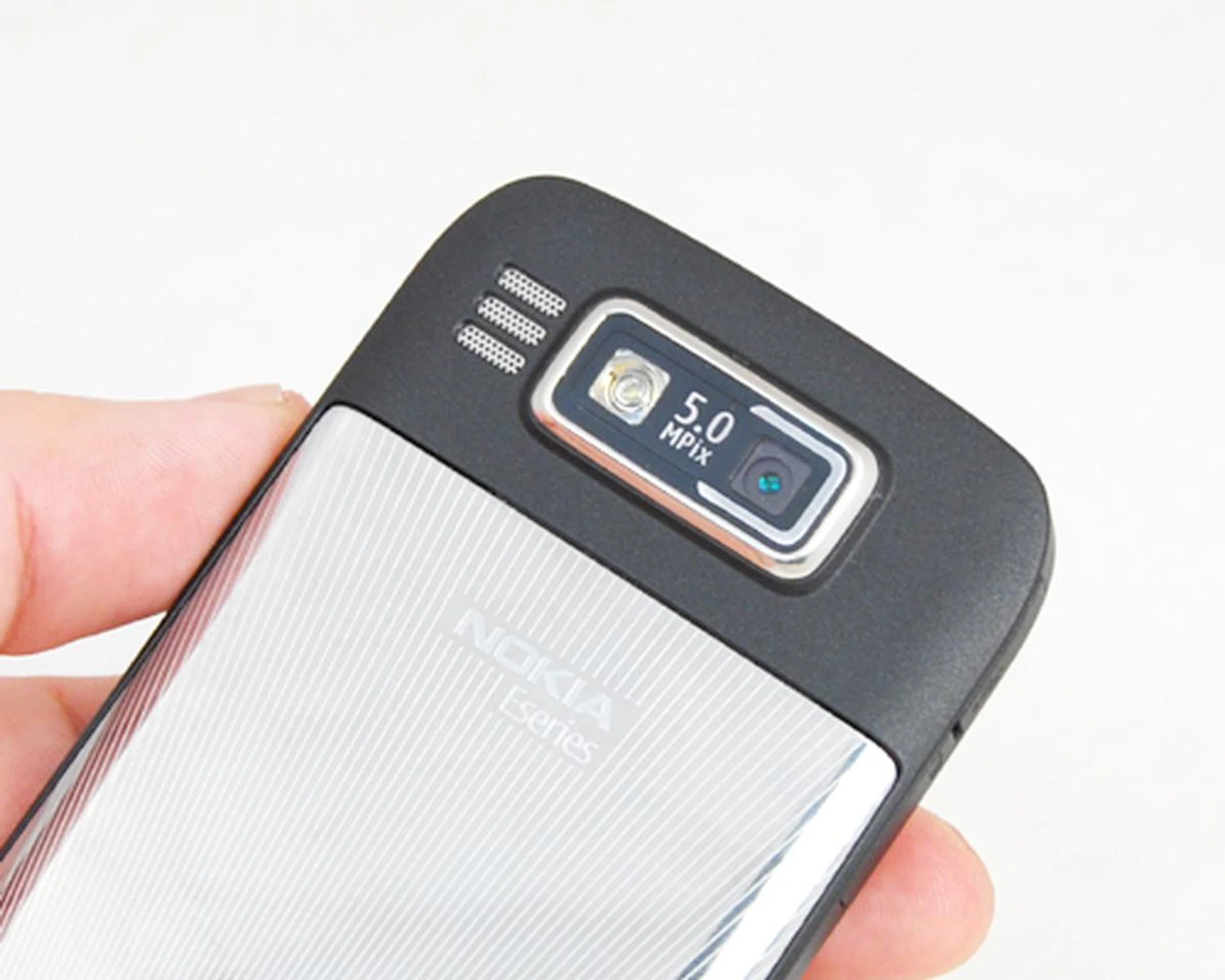 Will the bump in imaging resolution to 5 megapixels help with the E72's imaging capabilities? Find out below.