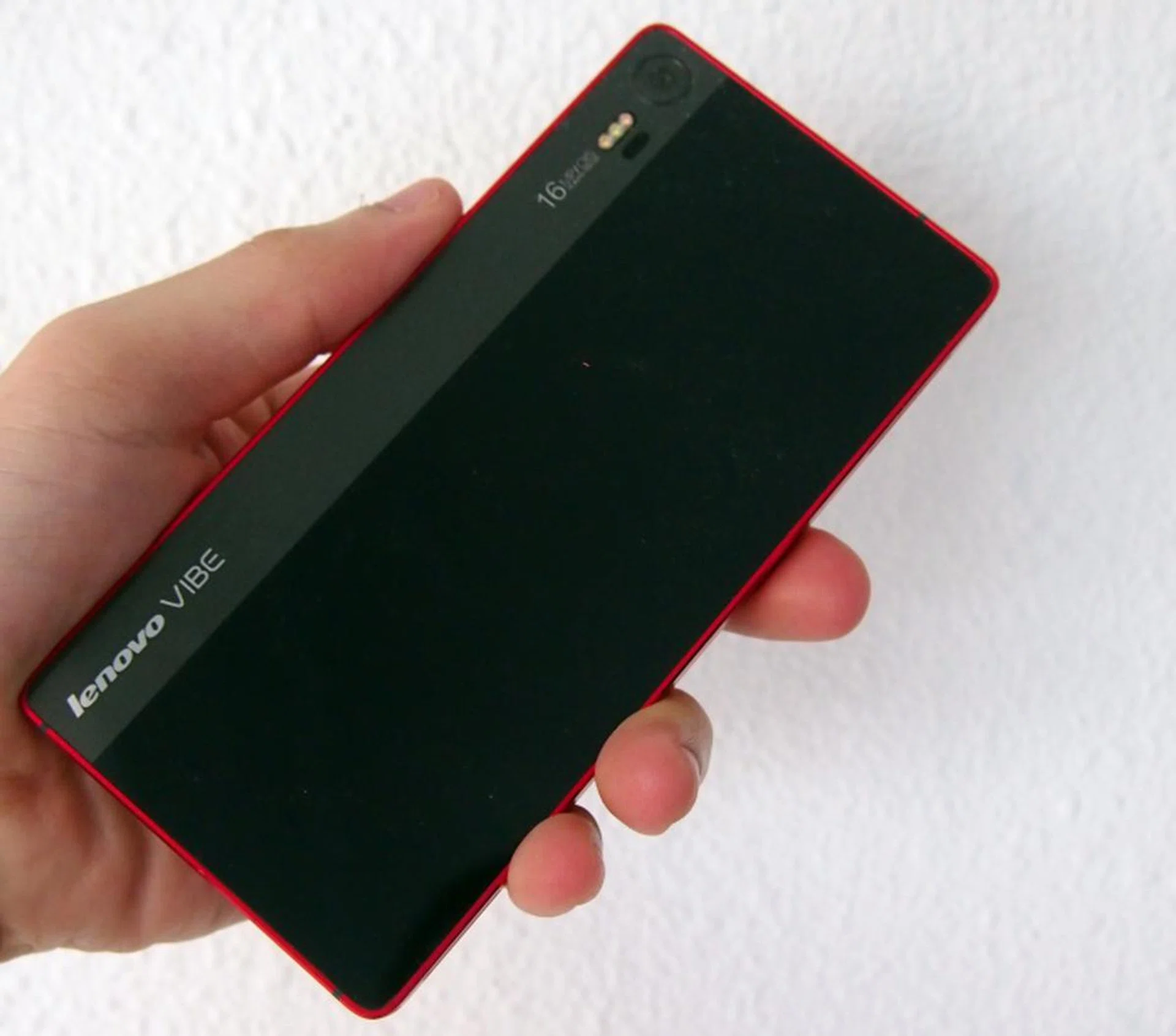 The rear of the Lenovo Vibe Shot looks very similar to that of a point-and-shoot  Sony camera.