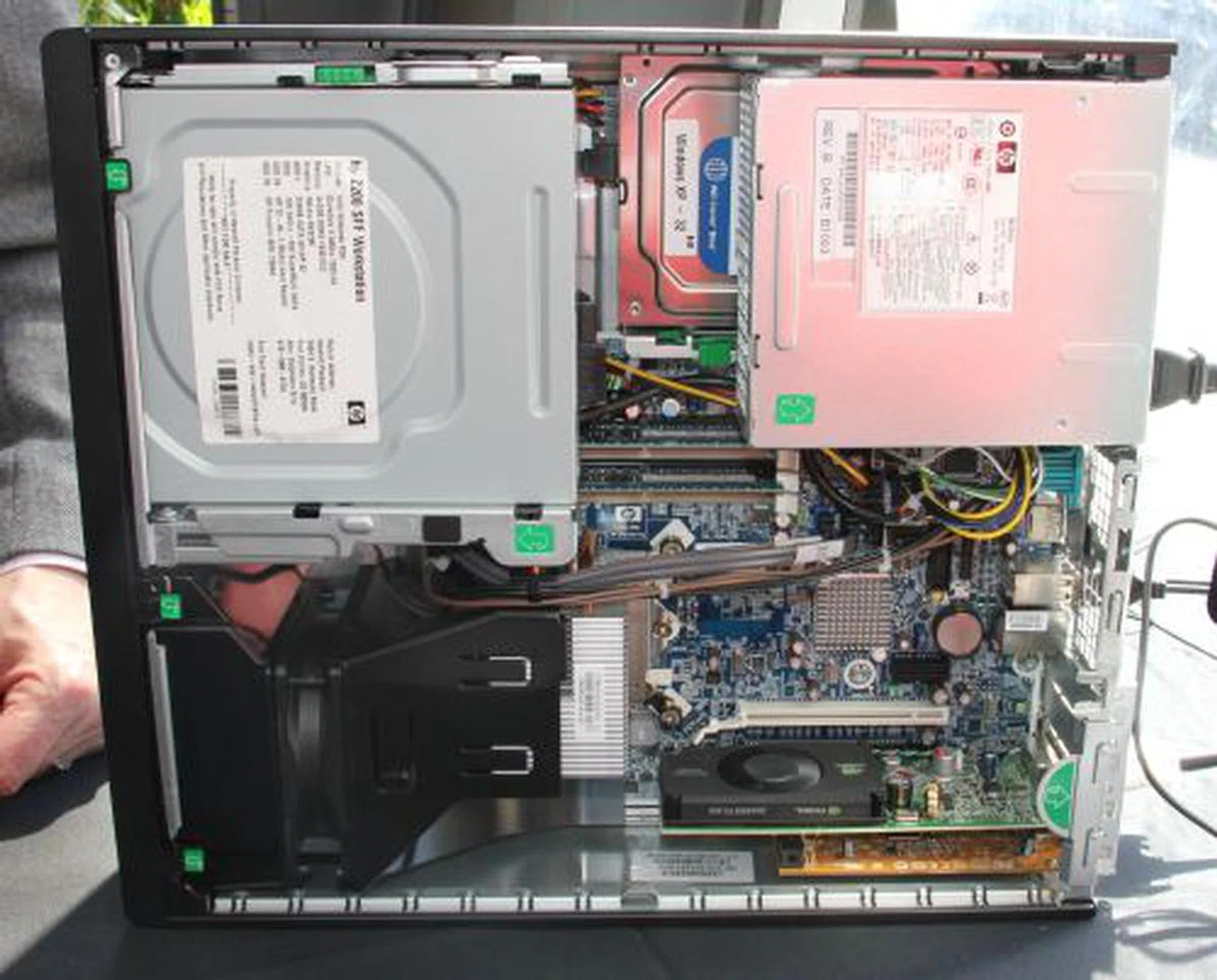 Plenty of thought was put into cramming so much hardware into such a small space. You have the option of choosing from cost-effective integrated as well as professional-class 3D and 3D graphics, as well as up to 16GB of high speed DDR3 ECC memory.