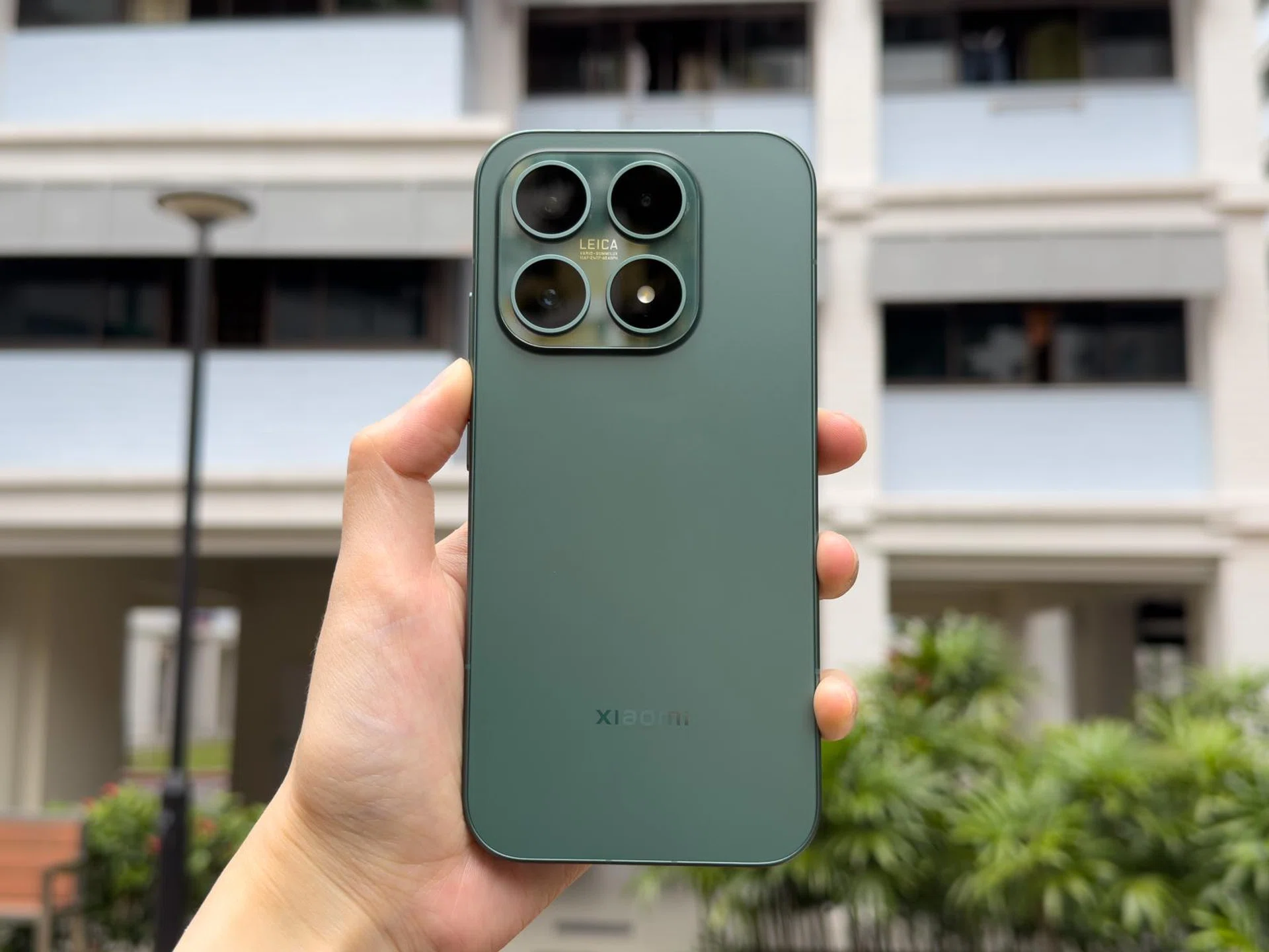 Xiaomi 17 in Venture Green