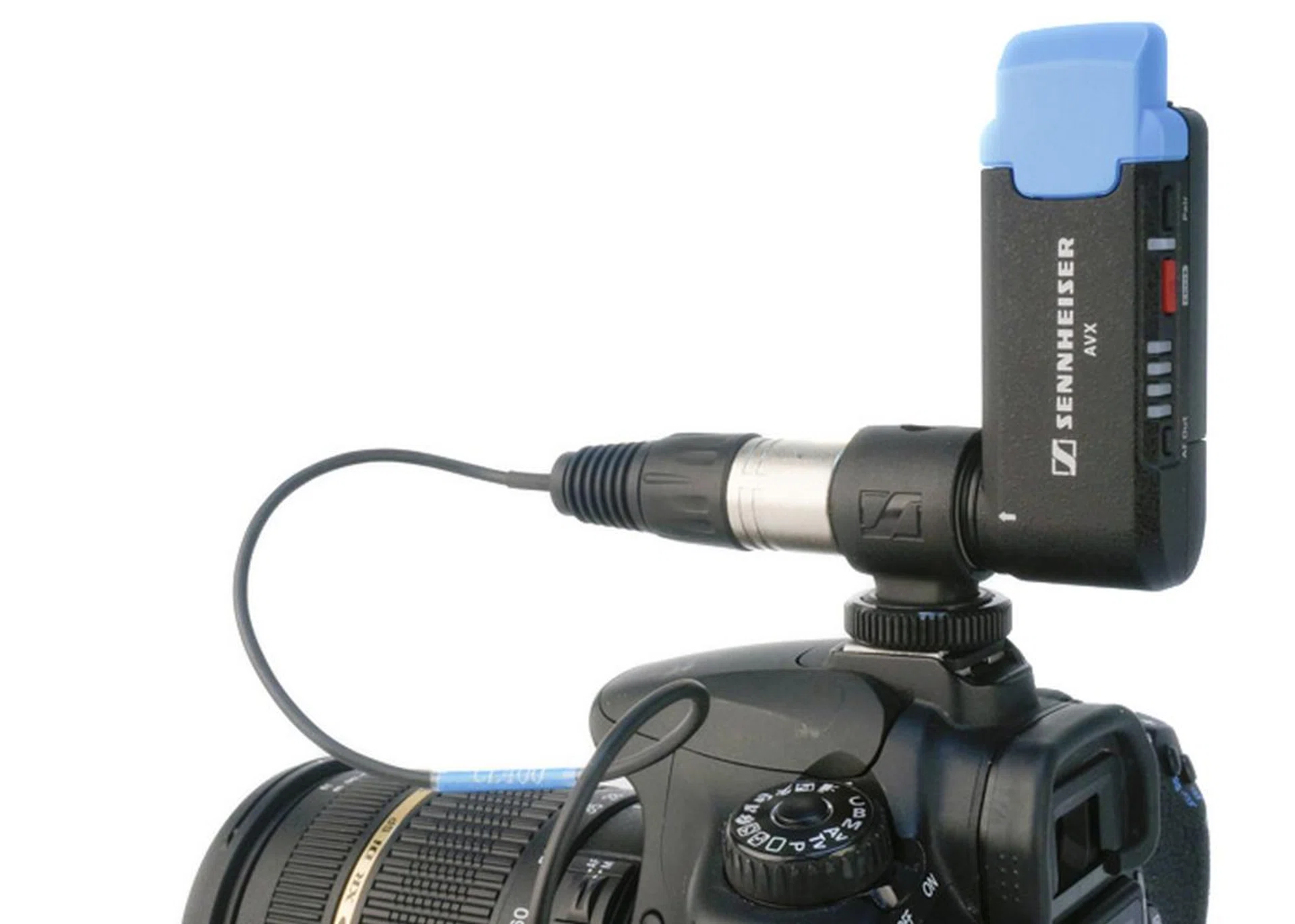 The AVX-receiver can be directly mounted on a DSLR's hotshoe.