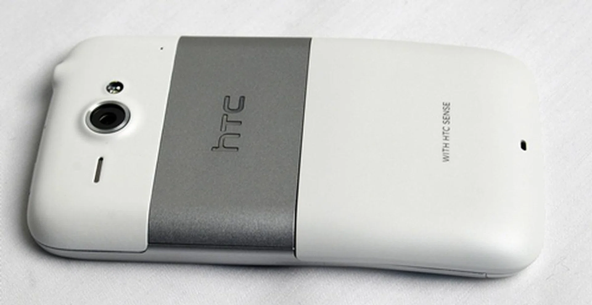 Similar to the HTC devices we reviewed recently, the HTC brand name is inscribed on the back of the ChaCha.