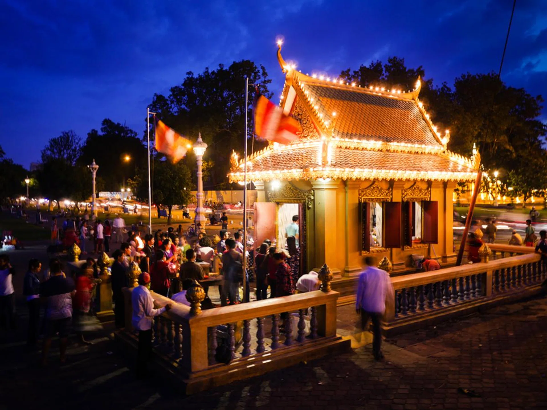 f/3.2 at 30mm, 0.5 sec, ISO 200.