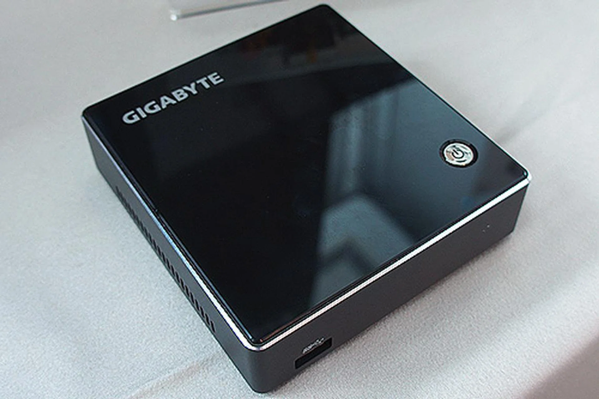 Based on the Intel NUC concept, the Gigabyte Brix improves on two critical areas: size and performance.