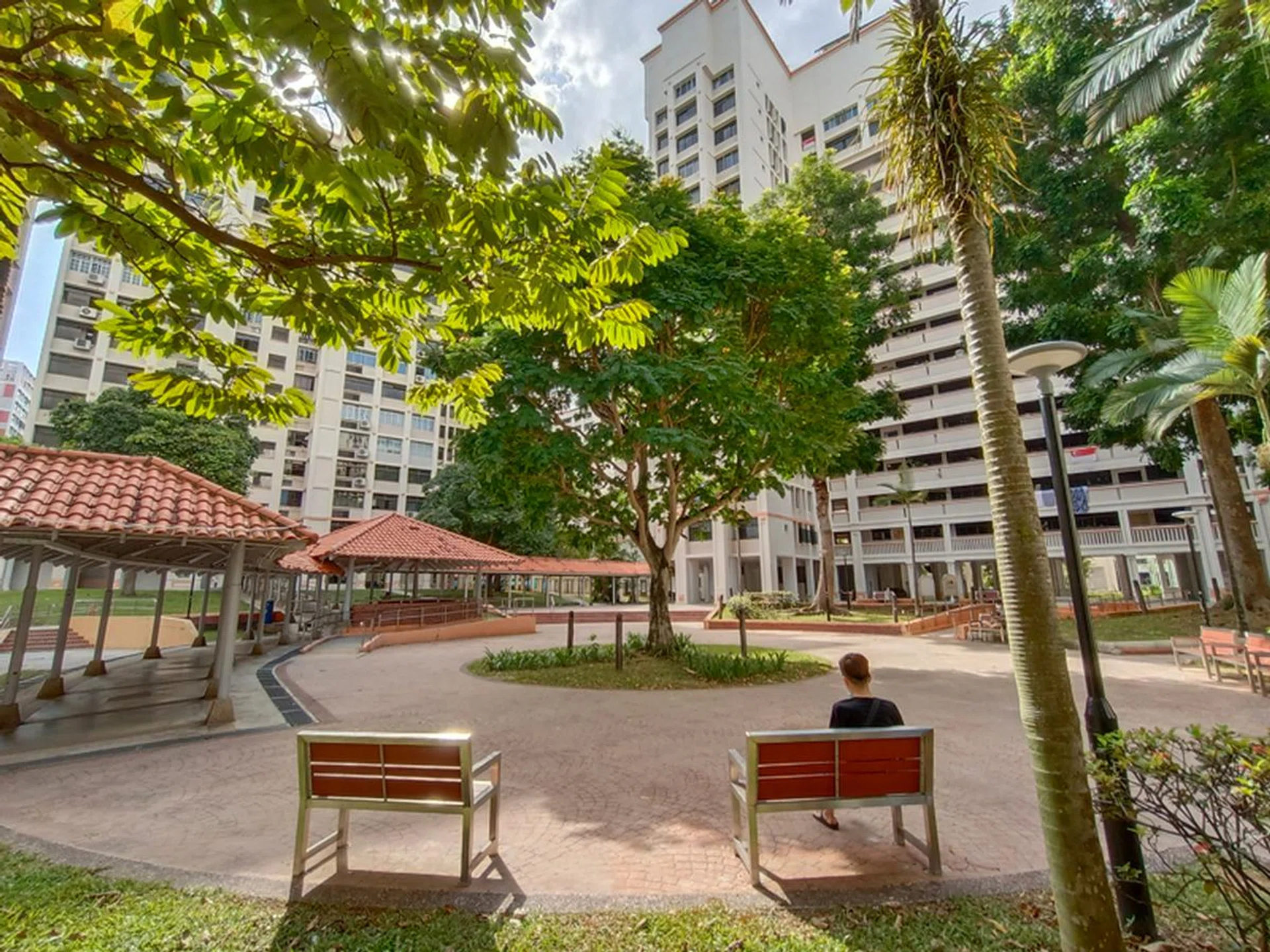 Ultra-wide-angle camera, no zoom.