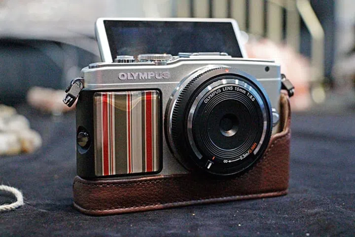 The BCL-1580 mounted on an Olympus E-PL5.