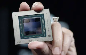 The Radeon RX 7900 XTX RDNA 3 GPU, as held up by Dr. Lisa Su, AMD CEO. (image source: AMD)