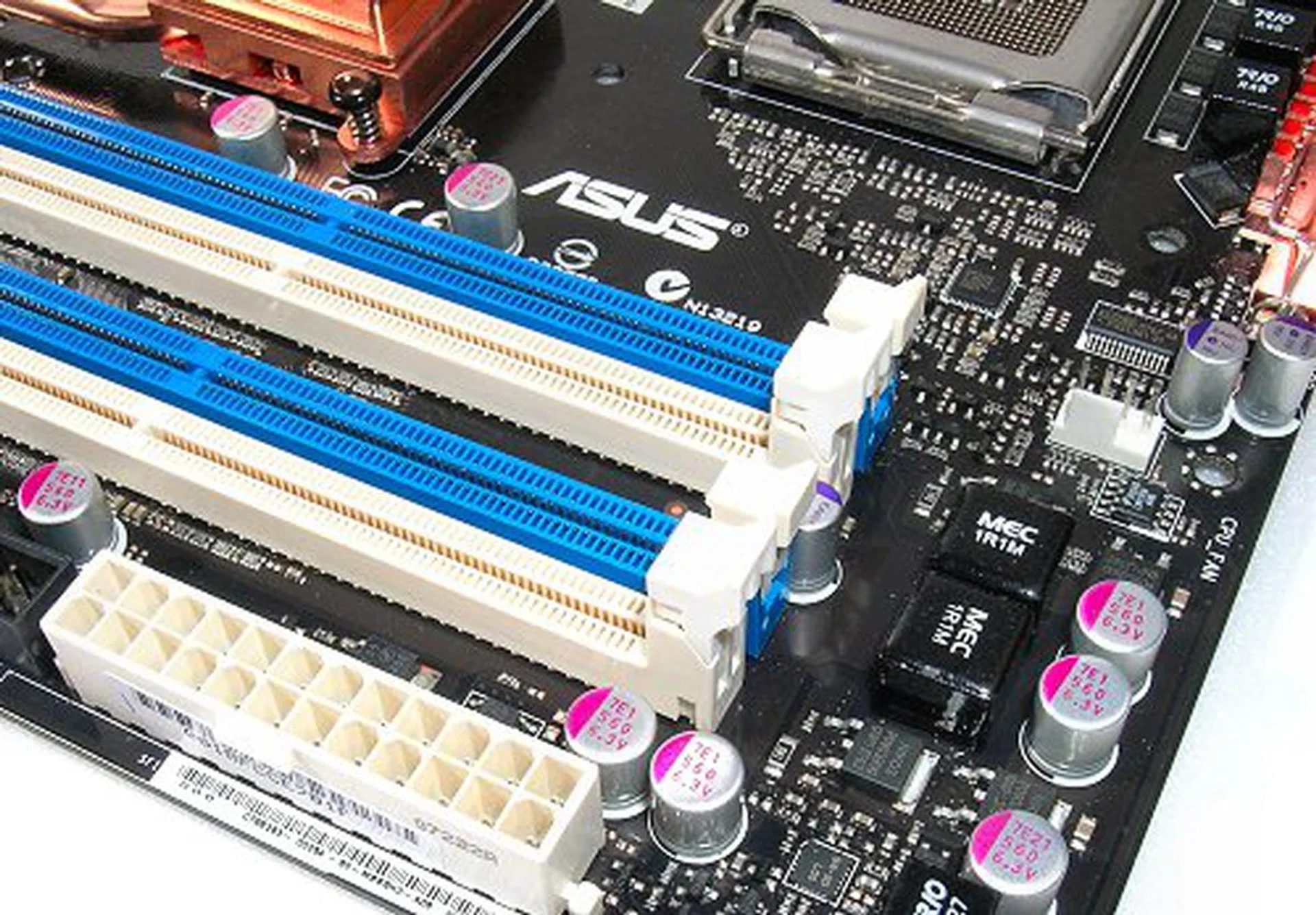 Even the DIMM slots have received a boost in power efficiency with 2-phase power.