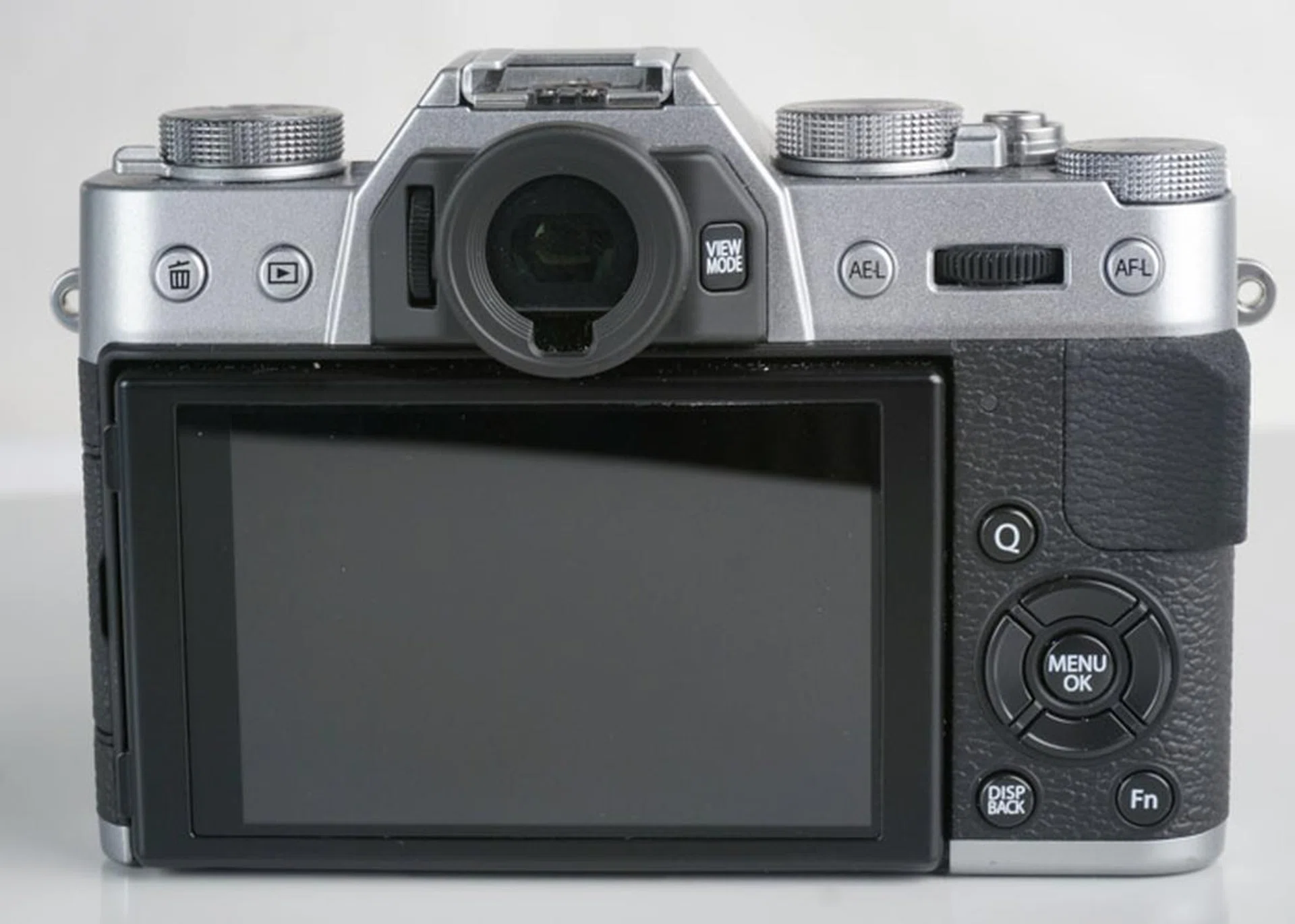 From the rear, the X-T10 is almost indistinguishable from the X-T1.