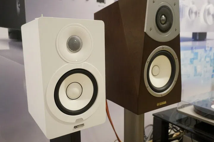 A closer look at the new NX-N500 speakers (left) and compared with a conventional and more expensive NS-B951 (right).