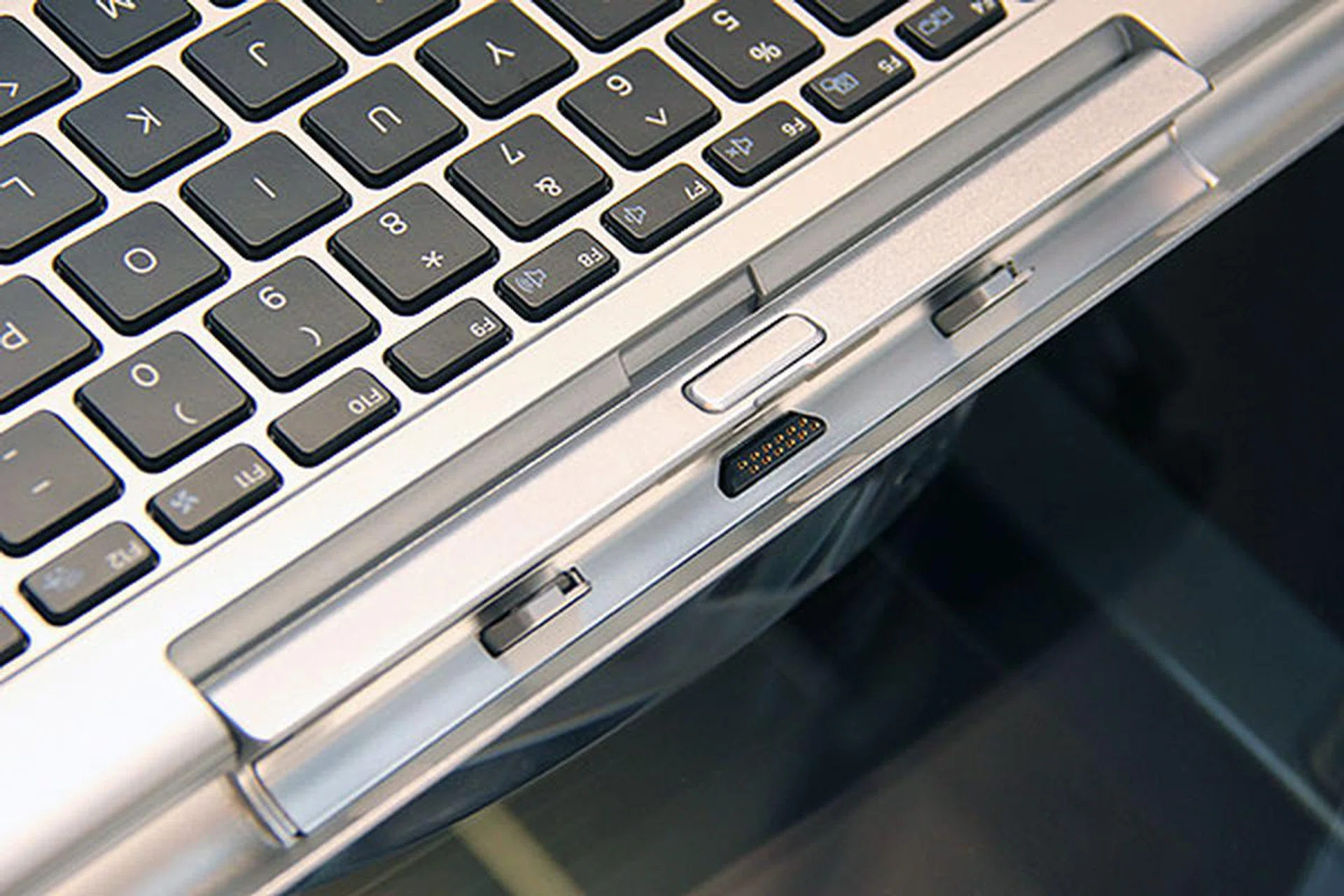 Here's how the magnetic connector on the keyboard looks like.