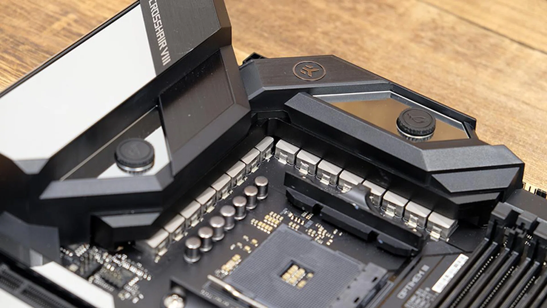 ASUS ROG Crosshair VIII Formula