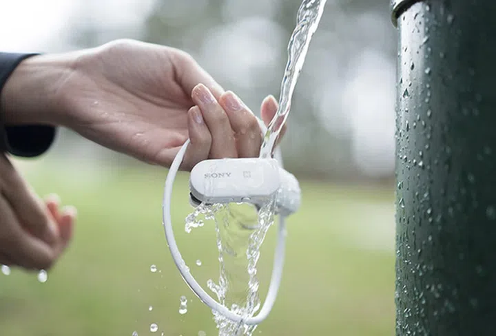 The Smart B-Trainer is waterproof so you can even run with it in the rain.