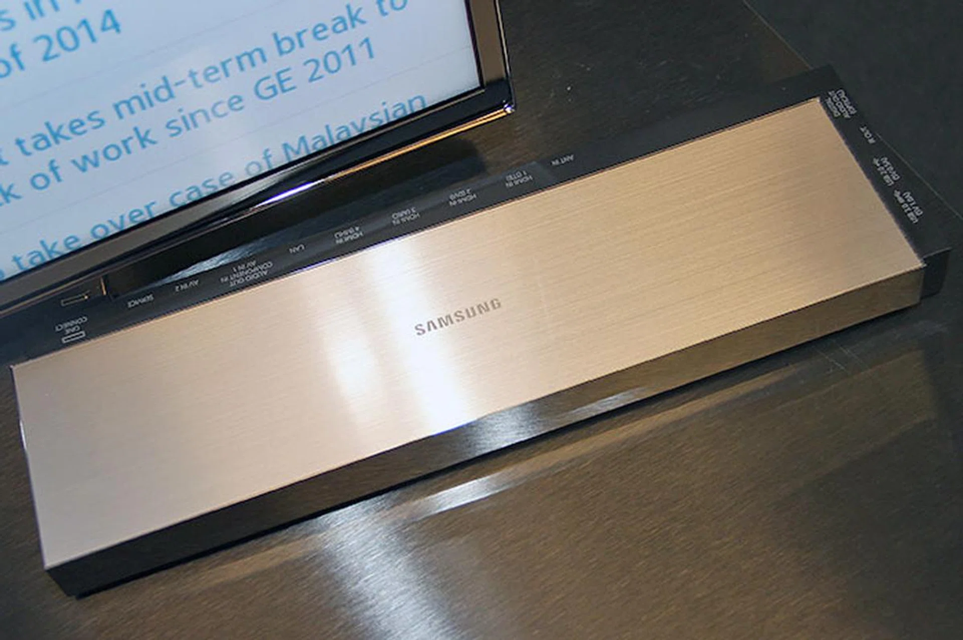 This is the new One Connect box for the new UHD TVs. Details of the 2014 edition of the One Connect box and Evolution Kit module for Samsung's 2013 TVs will be announced in due time.