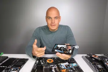 Zack Nelson's 13-minute long video explaining why he's suing Casetify. Source: JerryRigEverything.