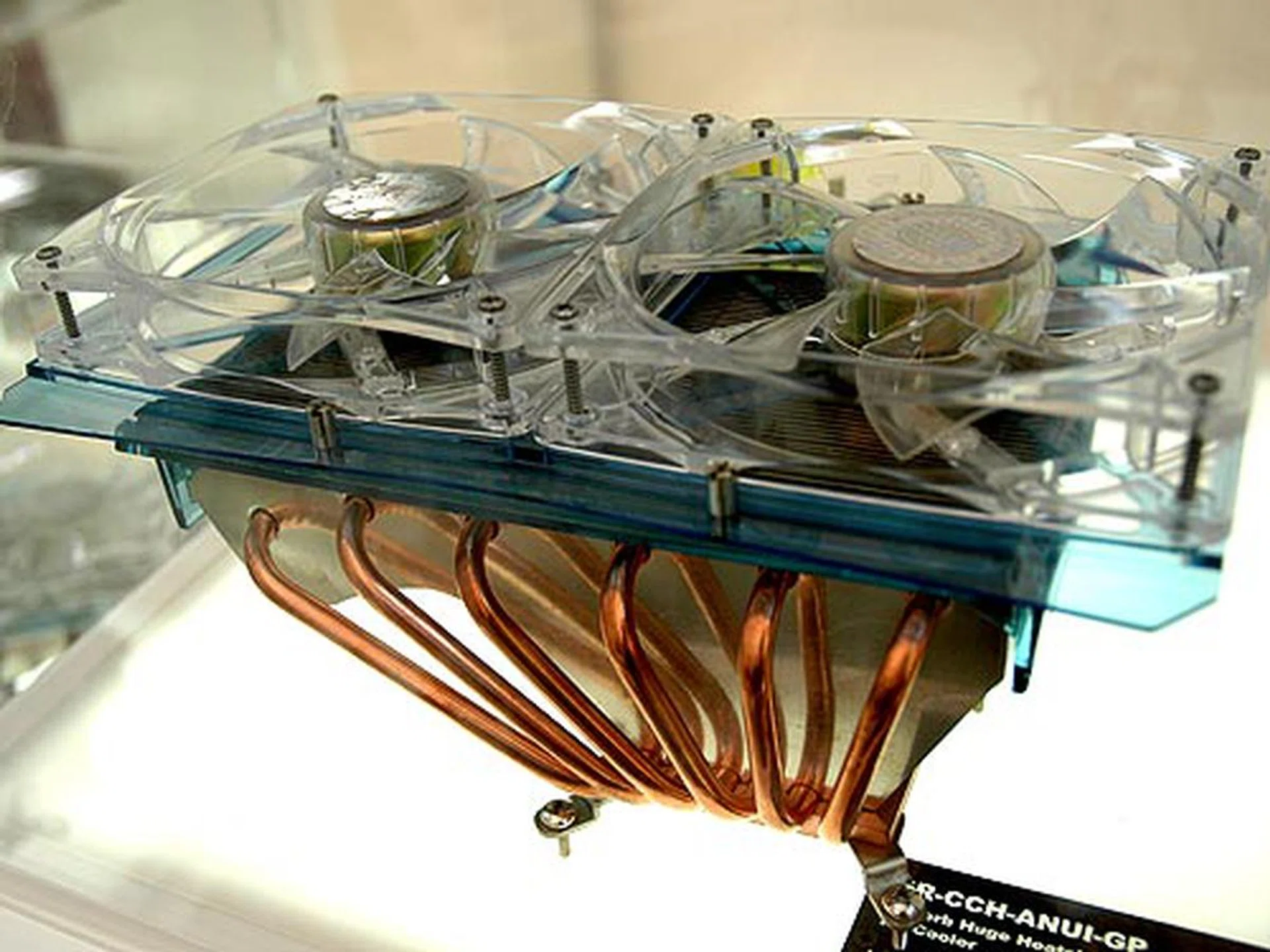 This gigantic cooler known only as the RR-CCH-ANNUI-GP has six heatpipes fanned out to two large 120mm fans for maximum cooling efficiency. 
