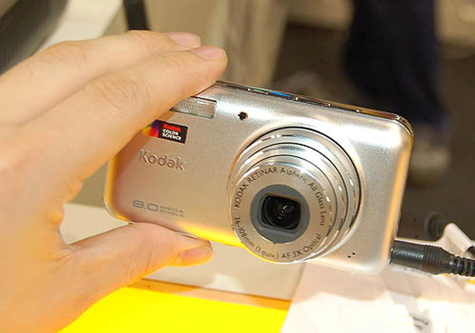  The 8-megapixel Kodak V803 offers 3X optical zoom, a 2.5-inch color display, anti-blur image stabilizer and up to 22 scene modes. This camera is going for S$399 at Kodak's booth (8336).  