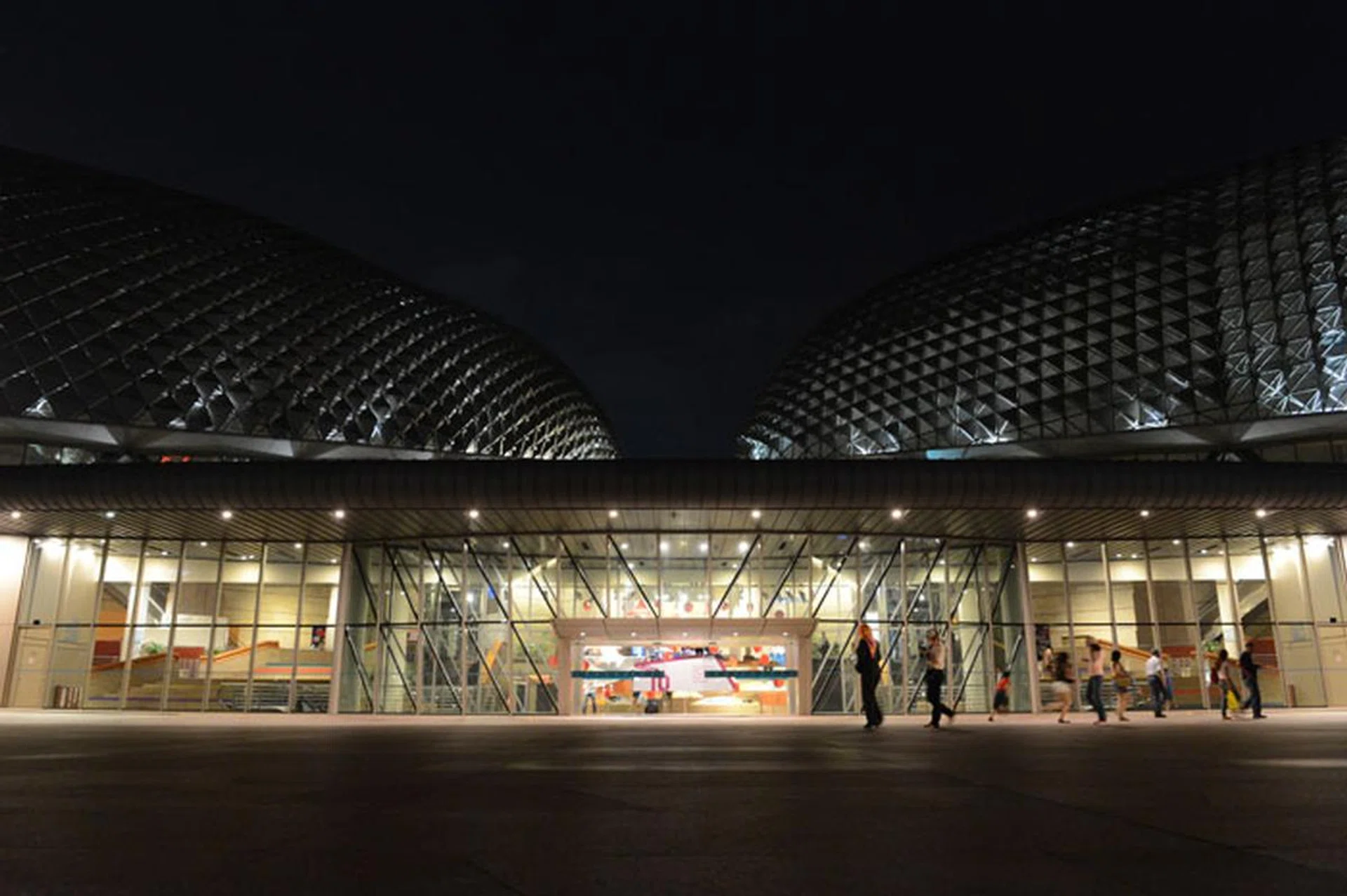f/5.6 at 24mm, 1/15 sec, ISO6400.