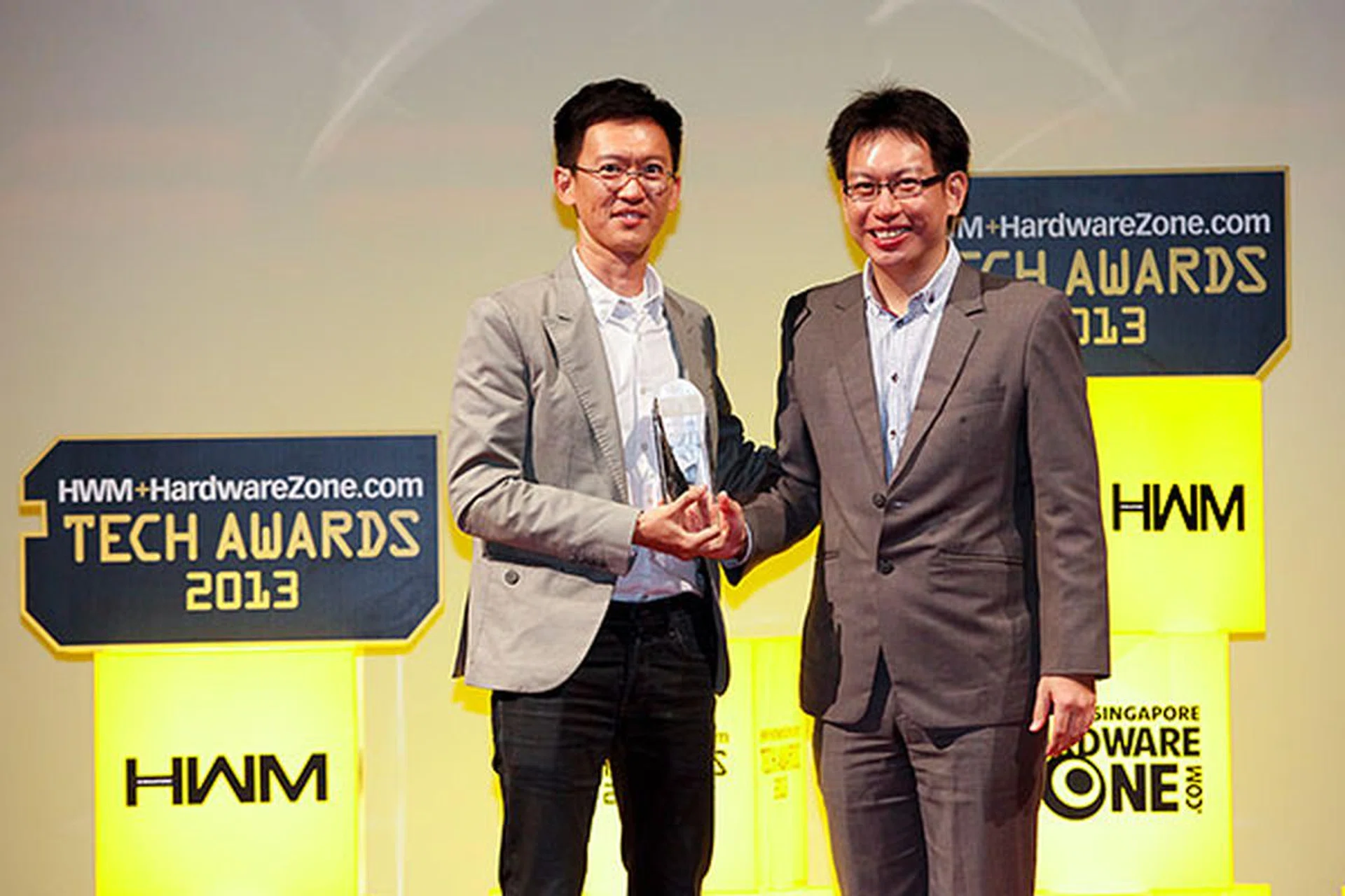 Nokia picked up two Editor's Choice awards: Nokia 808 PureView for Best Smartphone Innovation, and Nokia Lumia 820 for Best Mainstream Smartphone. Mr. Tay Eng Wah, who is the Head of Marketing for Nokia in Singapore, was present to receive the awards.