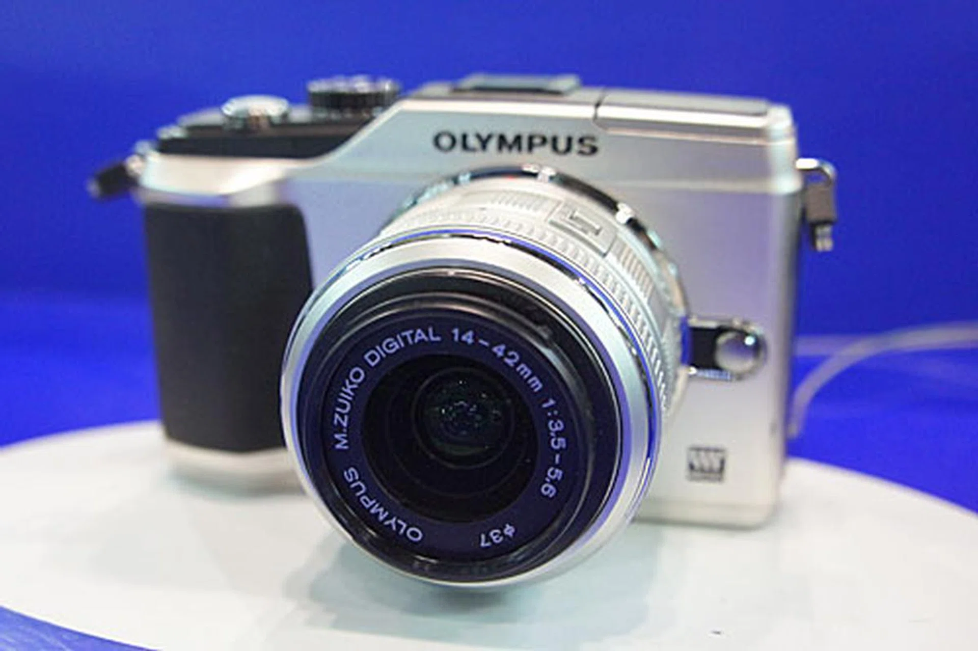 The 12-megapixel E-PL2 Micro Four-Thirds camera is going for $998 (with 14-42mm kit lens) and $1,248 (with 40-150mm and 80-300mm lenses).  Free gifts include two SD cards (8GB and 16GB), E-PL2 skin, carrying case, screen protector, tripod, cleaning kit, an extra battery, three months of local extended warranty, and free e-workshop.