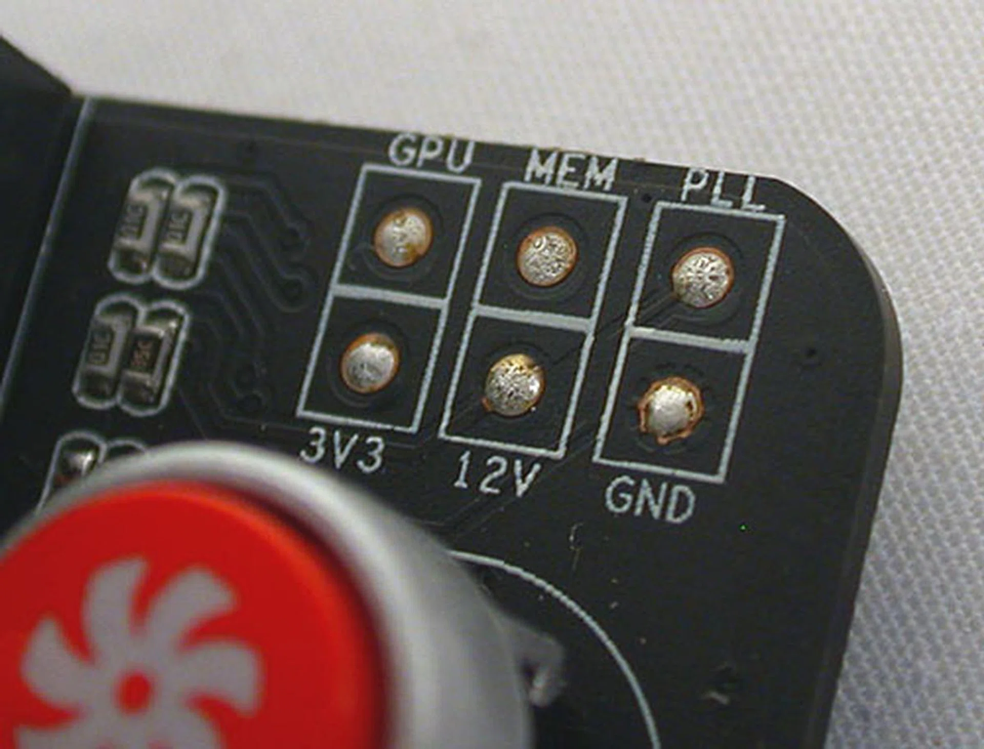 With a multimeter, you can also measure these voltages (GPU, memory, and PCIe bus), similar to what's available on ASUS' ROG boards.