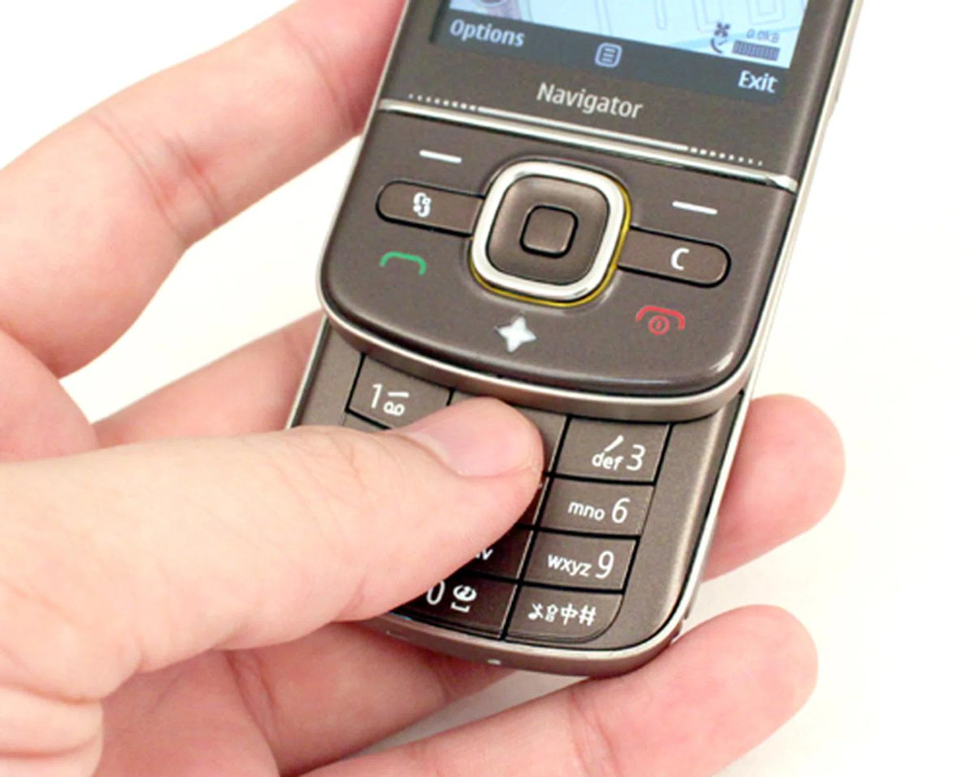 As always, we've lamented the lack of space for our fingers to work the top three keypad buttons. Thankfully, that didn't stop us from getting our test message out at above average speeds.