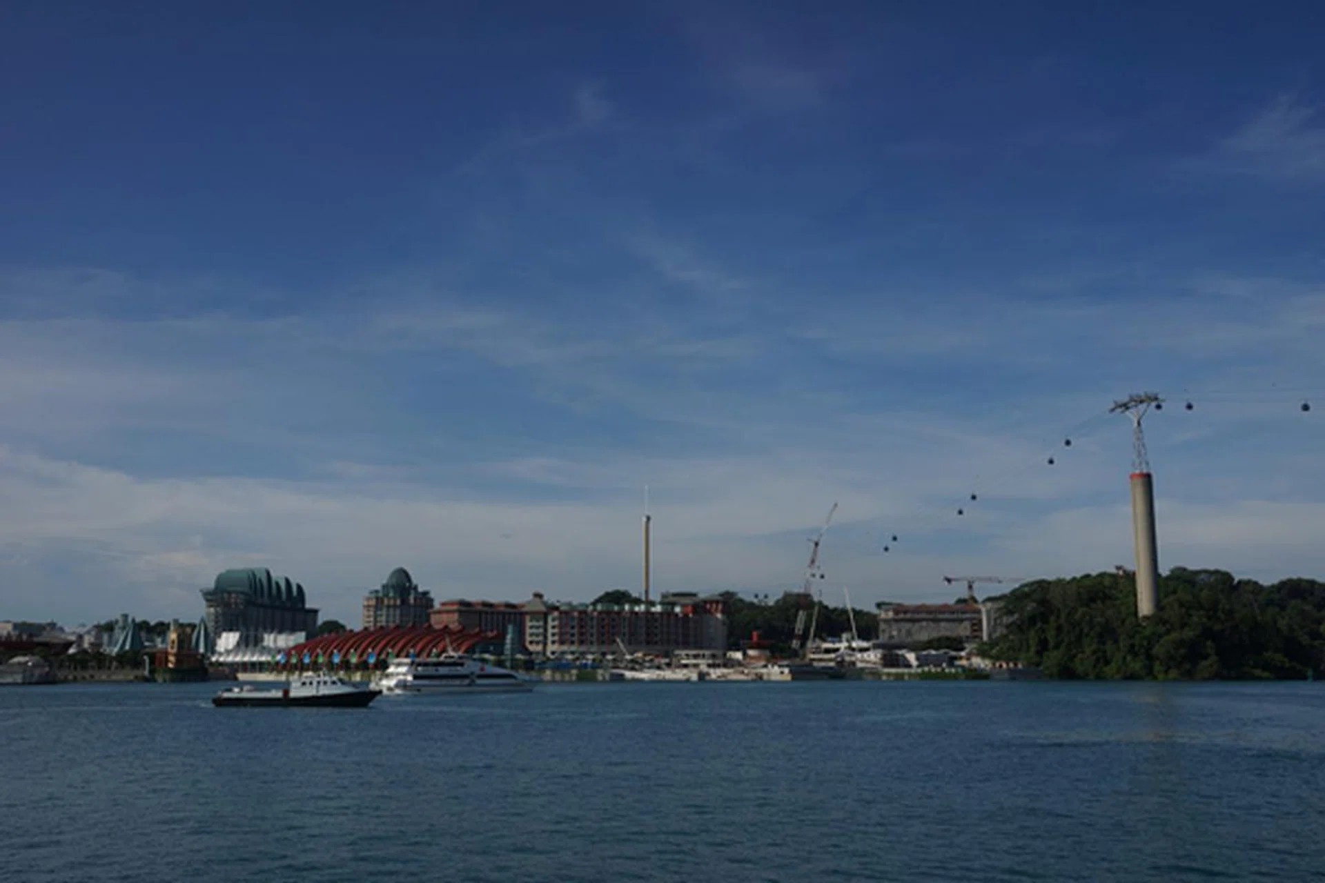 1/1600s, f/8, ISO 200, 24mm, Multi-segment metering (Lens used: E 24mm F1.8 ZA)