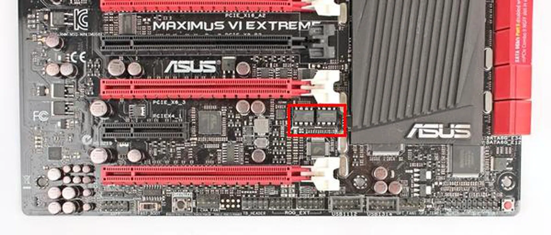 There are no color codes for the headers and connectors at the bottom edge of the board. The red frame marked in the picture locate the BIOS chips with LED status lights. The option to select the active BIOS is controlled by the dedicated BIOS Switch button.
