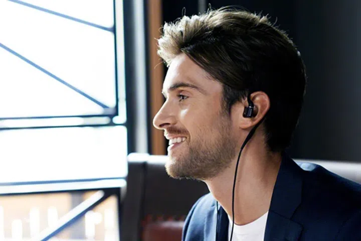 The Sony XBA-Z5 earphones will immerse you in music thanks to its three-way driver system.