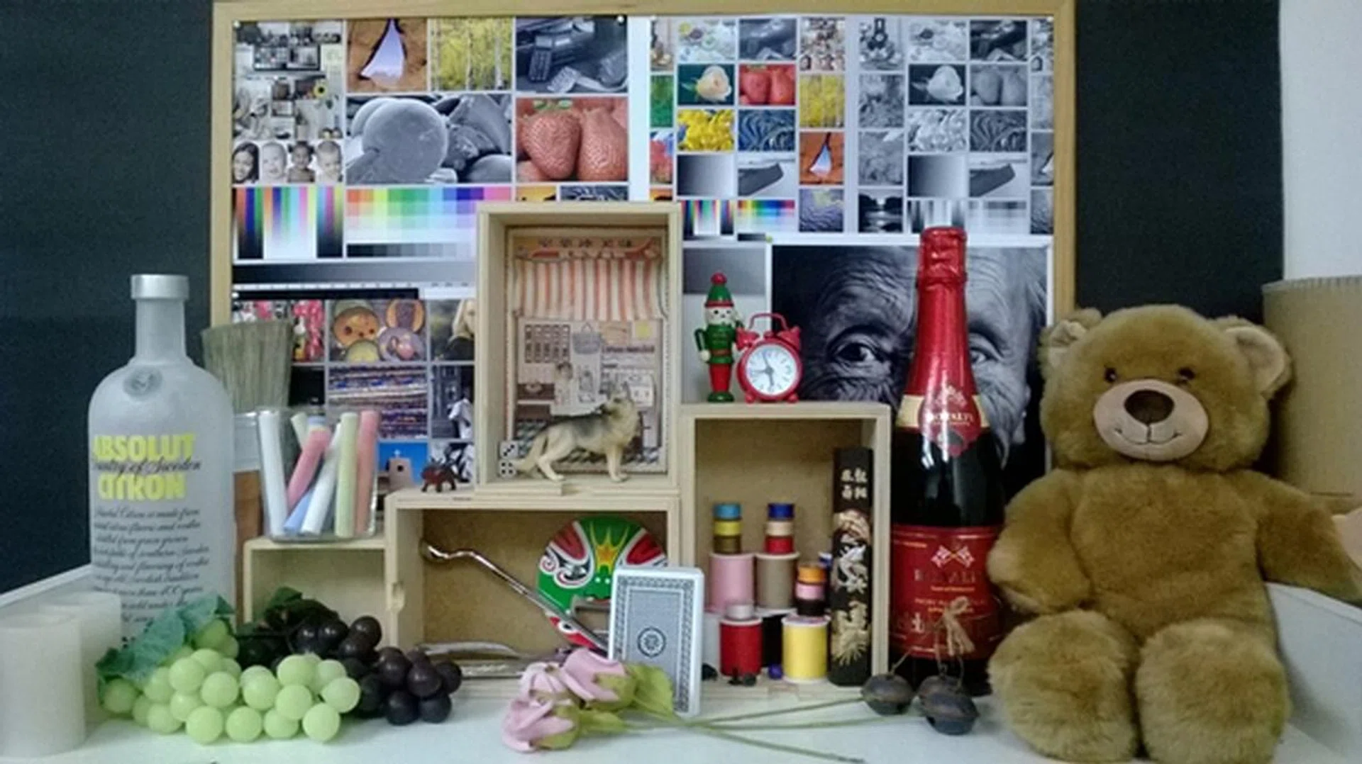 The Nokia Lumia 625 delivers images of average quality. Color reproduction is not too bad, but details are murky along the edges.