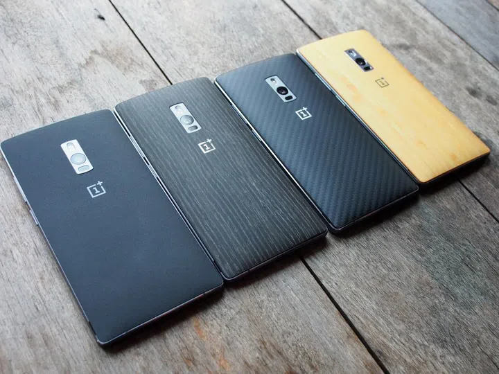Four of the StyleSwap colors – default Sandstone Black, Black Apricot, Kevlar, and Bamboo. Rosewood is not pictured here.