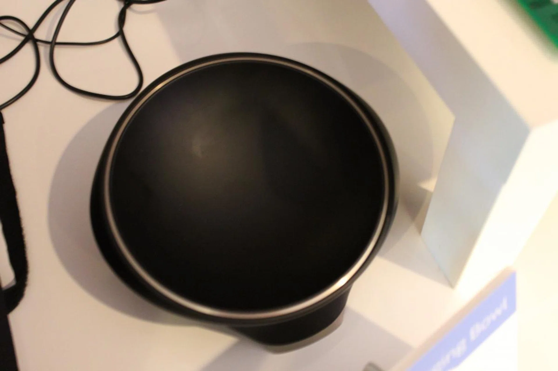 Just chuck whatever fits into it and the bowl will charge it up (well, only if it's chargeable).