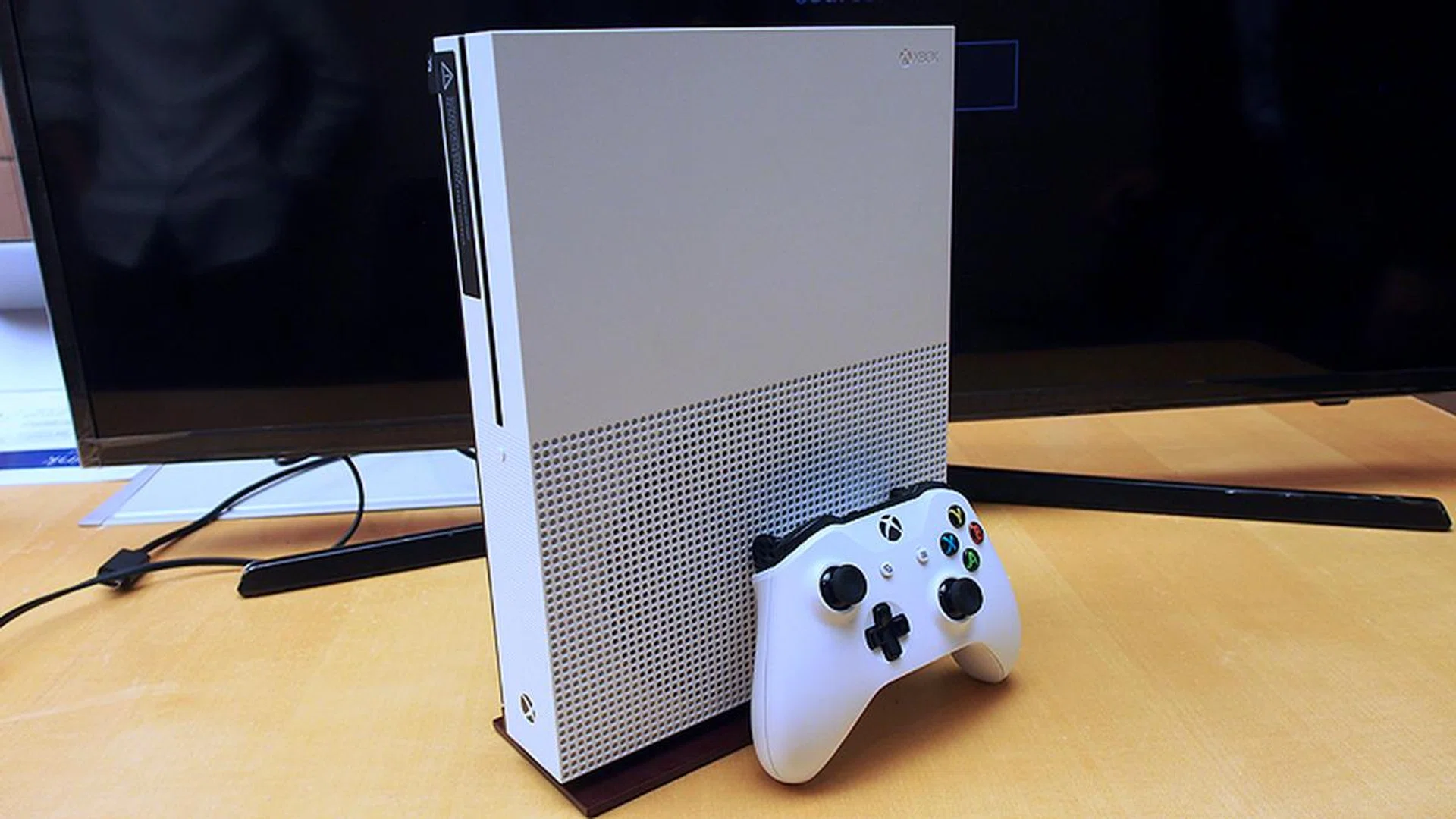 Xbox One S, with its new controller.