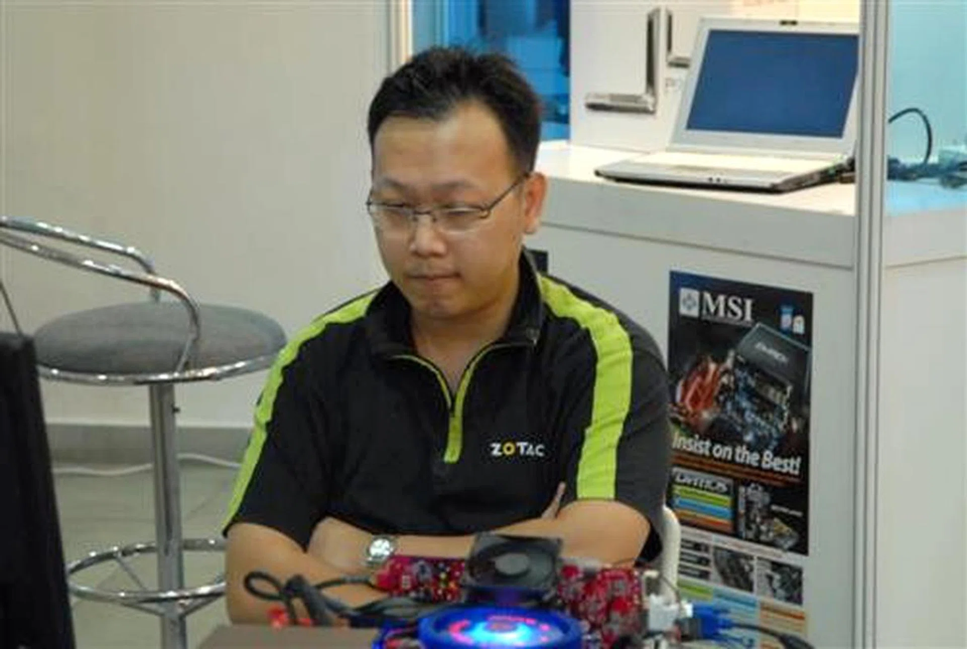  Storm88 concentrating his thoughts on his rig.  