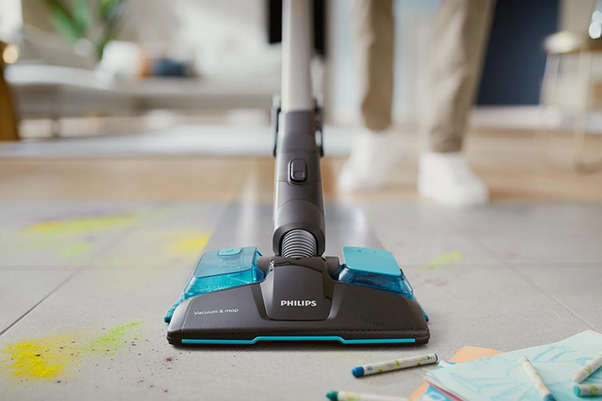Attach the Aqua nozzle and you can vacuum and mop at the same time. (Image: Philips.)