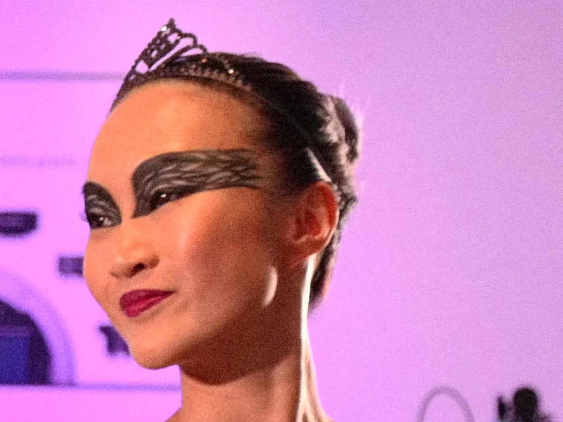 100% crop of the head. 