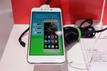 Lenovo VIBE K5 Plus on display at MWC 2016.