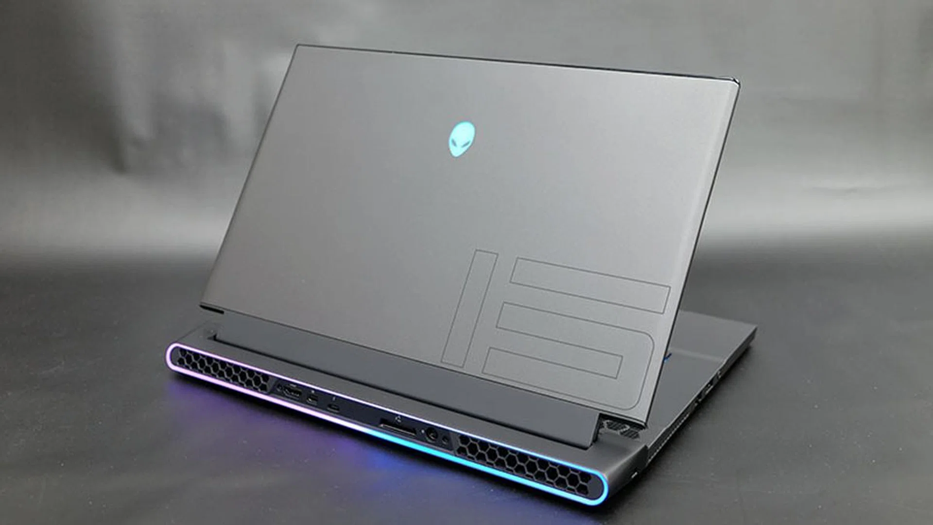 Alienware m15 R2 