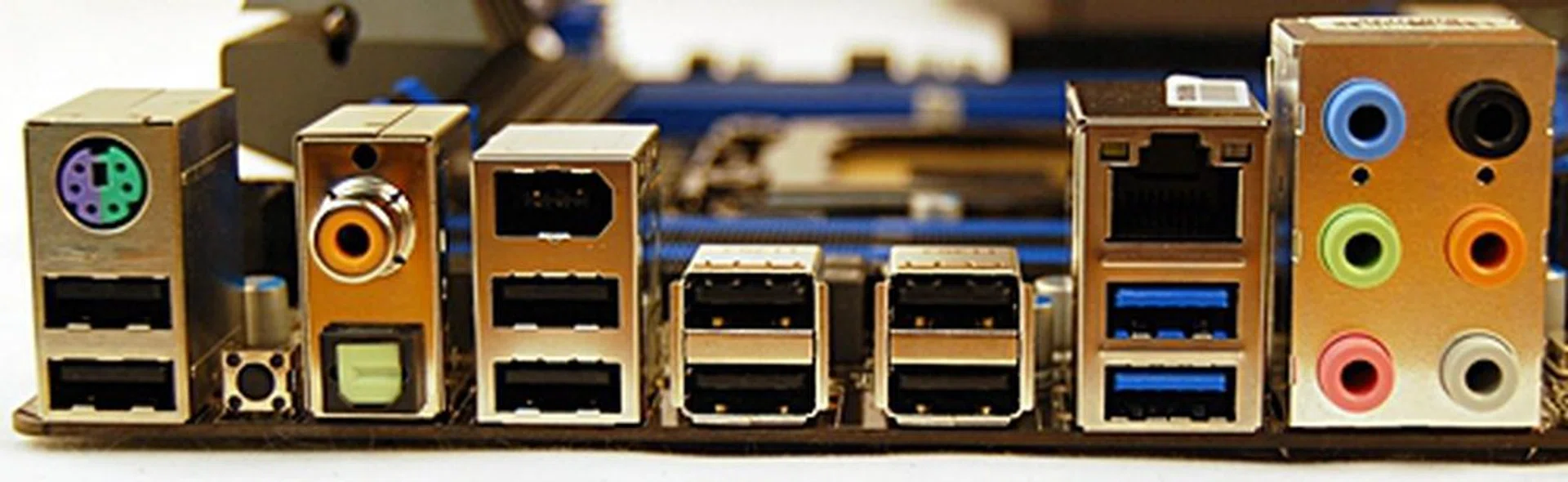 The rear I/O of this board includes FireWire ports, USB 3.0 ports (in blue) and 2.0 ones as well. There is no eSATA connector nor does the board offer a second Gigabit LAN port (perhaps they might be reserved for an even higher-end board revision?) Both coaxial and optical S/PDIF outputs are available though. Lastly, a CMOS clear button is also made available at the rear I/O panel in-between the PS/2 and digital audio outputs.