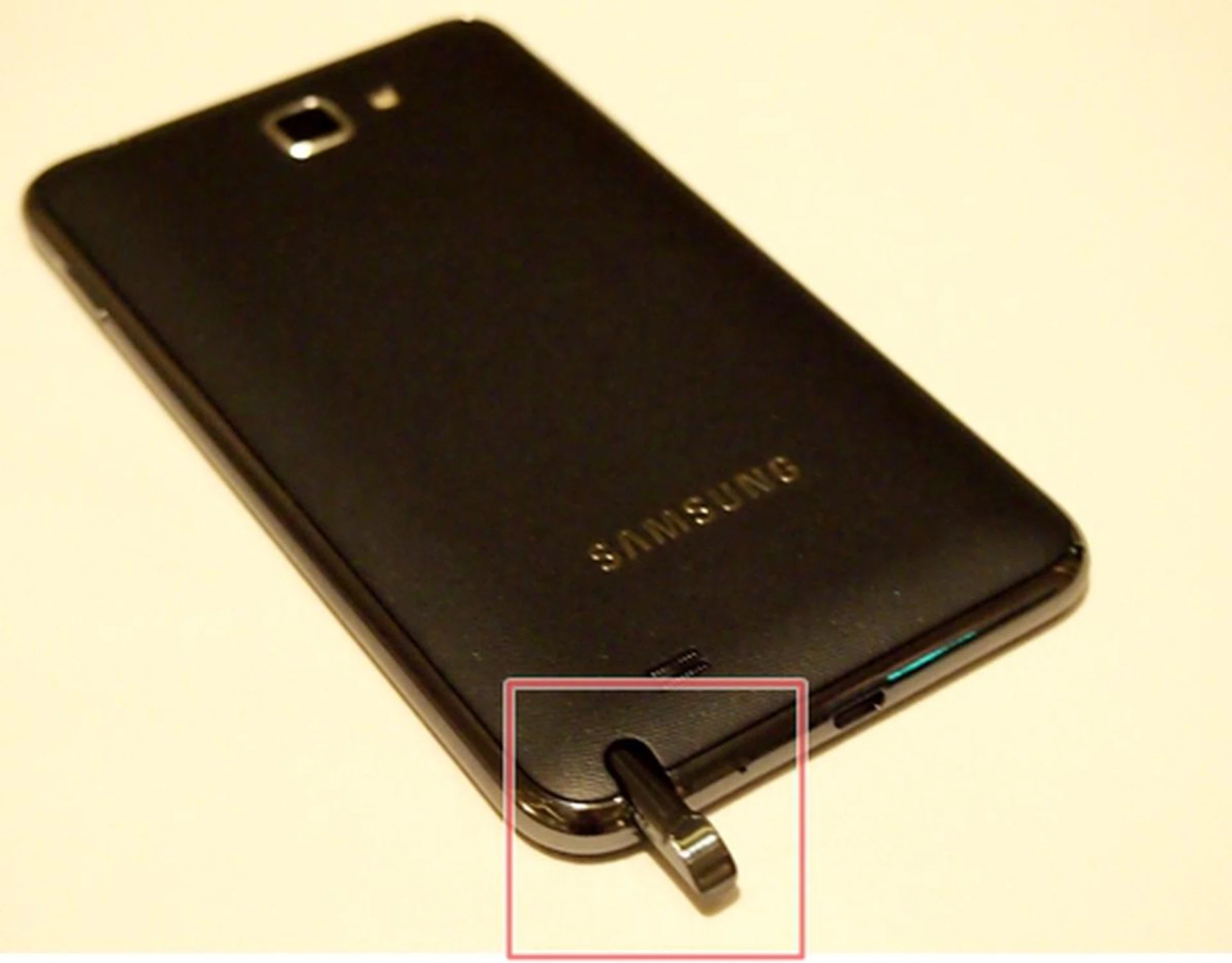 You can find the Samsung Galaxy Note's S Pen at the bottom left hand corner of its back. It requires quite a bit of effort to take out the S Pen from its slot. 