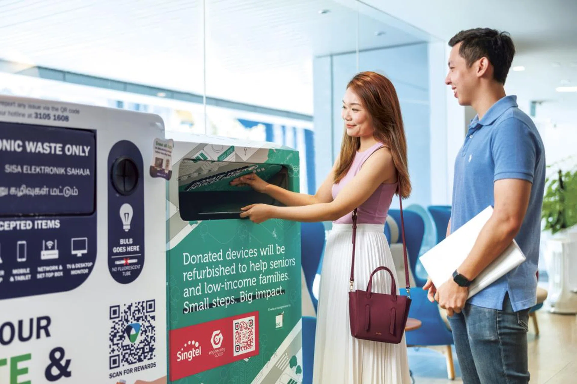 As part of Singtel’s e-waste management efforts, it provides e-waste collection bins at selected Singtel shops to encourage the public to drop off their unwanted electronic devices. These devices will be recycled or refurbished and donated through its partnerships with organisations like Engineering Good. These efforts have enabled Singtel to collect, recycle and refurbish a total of 1,000 tonnes of e-waste in FY2023. Image source: Singtel. 