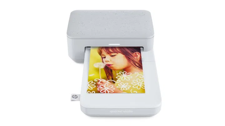 A portable photo studio that works exclusively with mobile devices.
