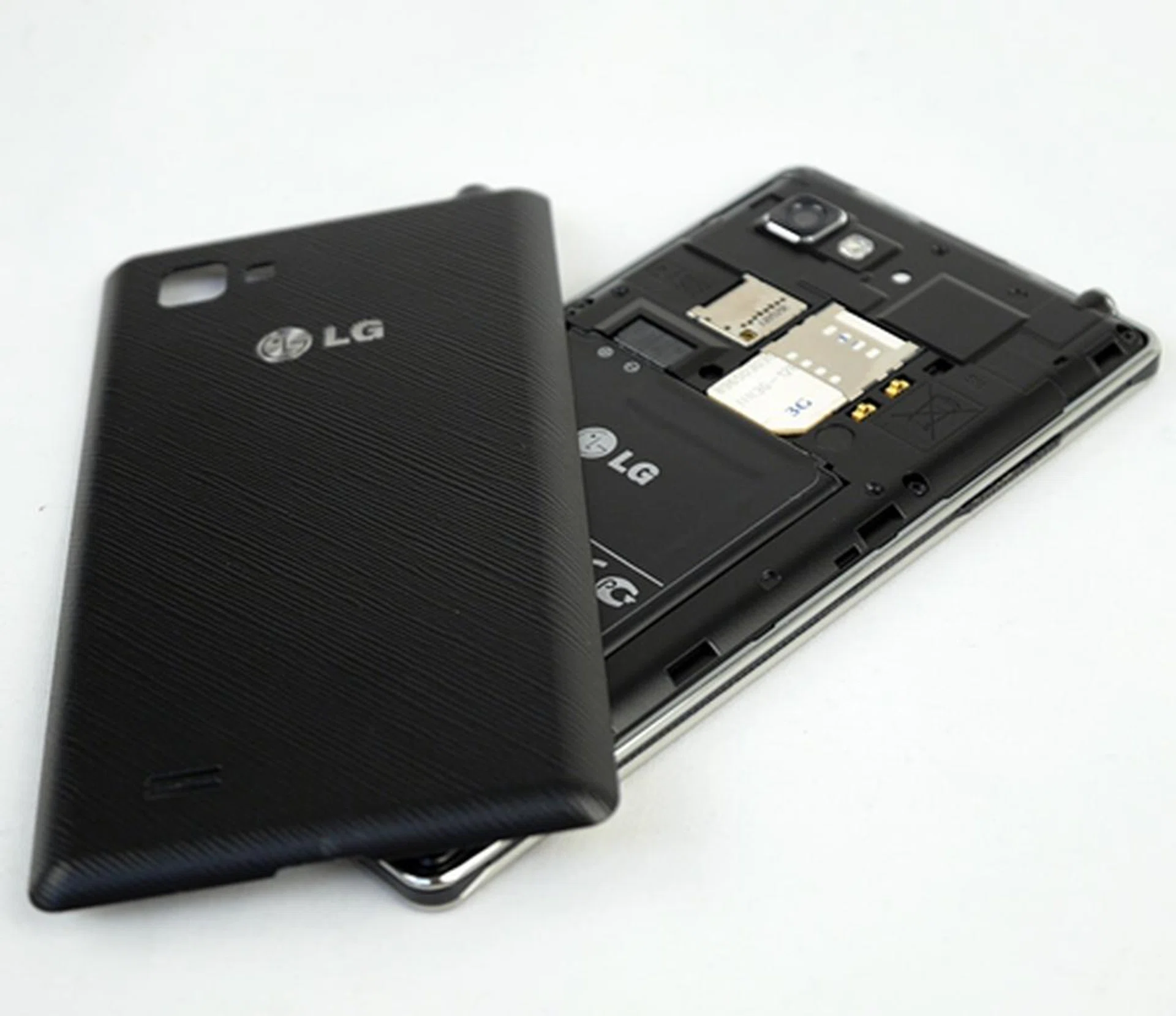The consequences of using a grooved back is twofold - one, it gives users a good grip and two, keeps fingerprint smudges at bay. Removing the back cover, the LG Optimus 4X HD is noticeably one of the few new phones that still operate with a regular SIM card. It comes with a microSD card slot as well, supporting up to an extra 64GB worth of memory space.