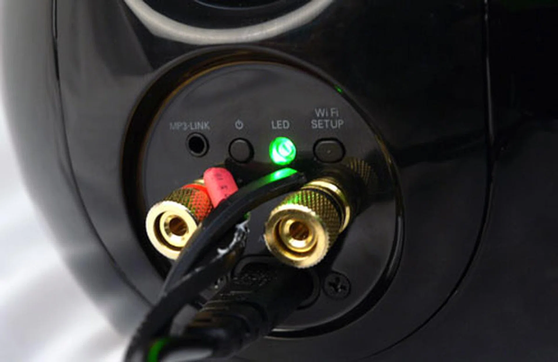 The green LED indicator would stabilize (stop blinking) once the Fidelio SoundSphere has been successfully added to your wireless network. It took us a number of attempts to get it right. 