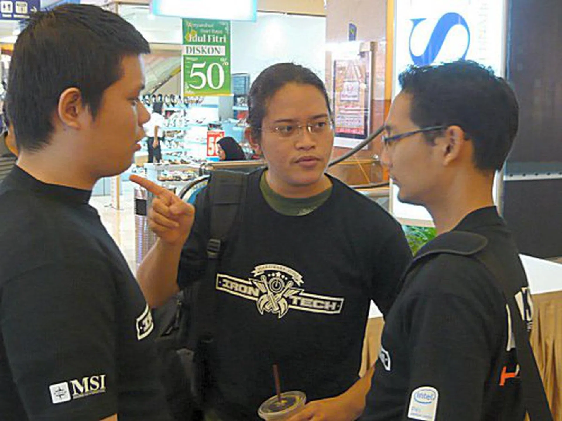  Our three contenders, Hendy, Alva, Raihan discussing some strategies before they begin.  