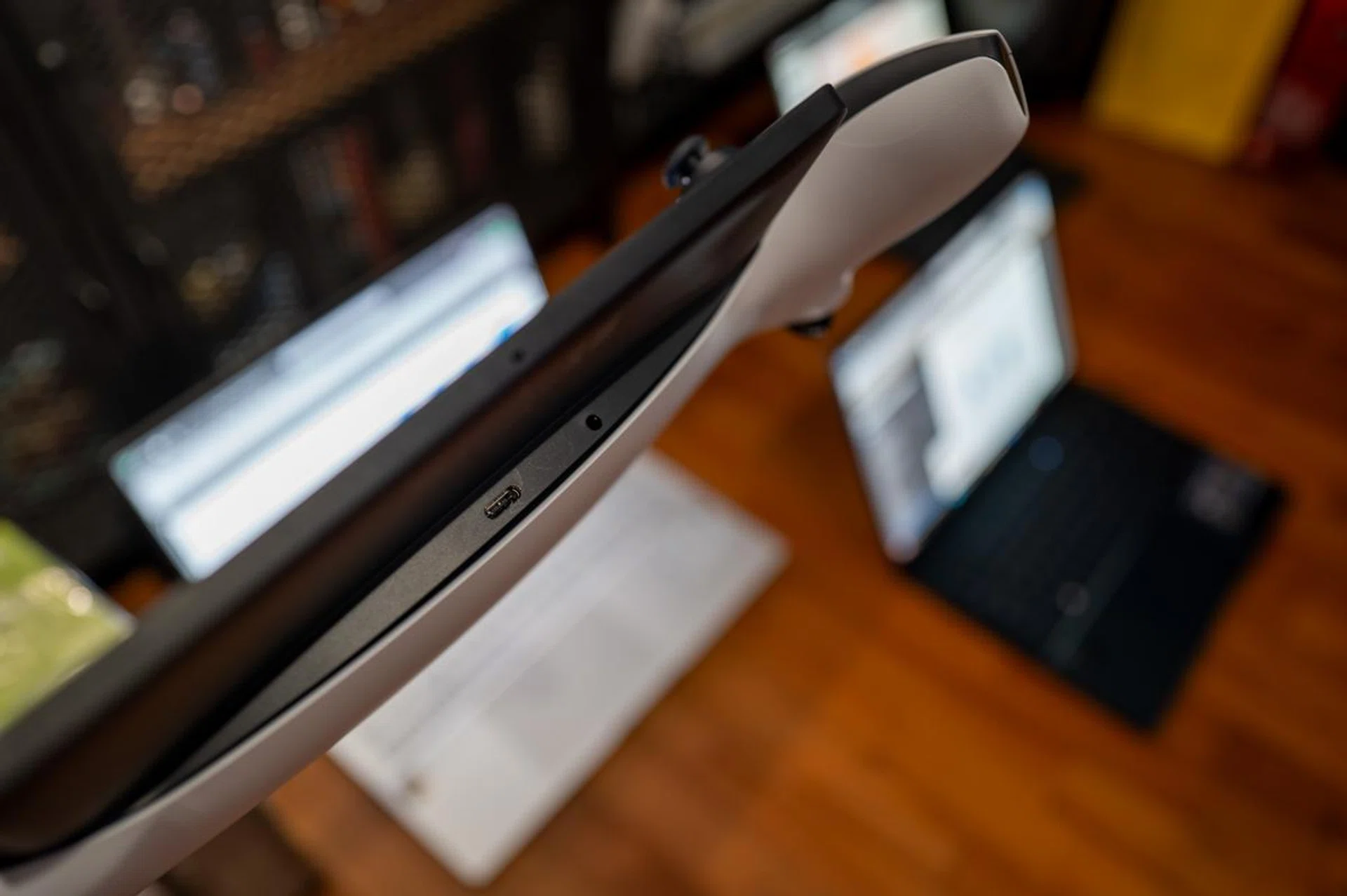 The USB-C port is well hidden under the screen. PHOTO: HWZ