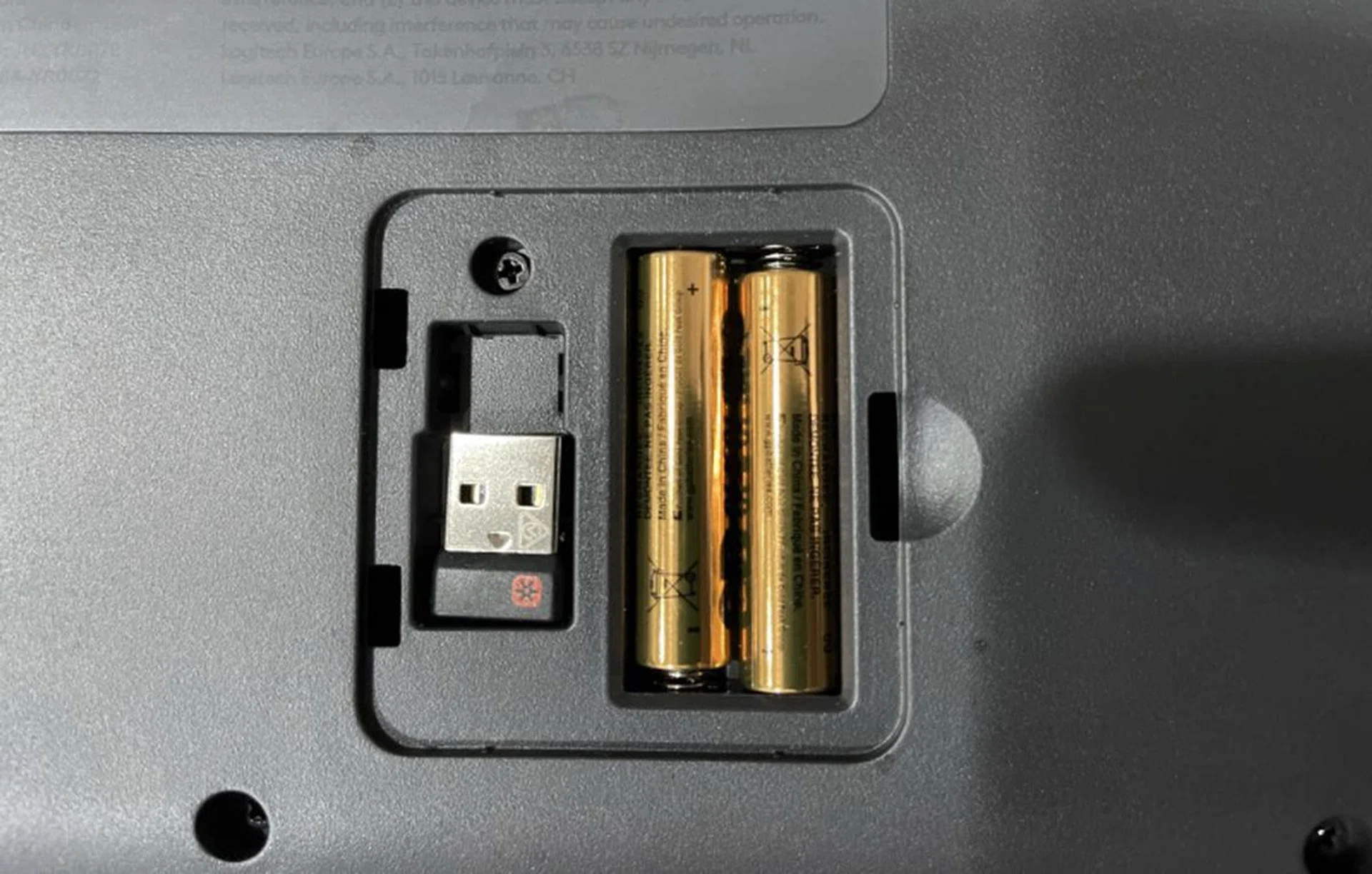 The Ergo K860 requires batteries. But with a two-year long battery life, you won't have to replace them often.